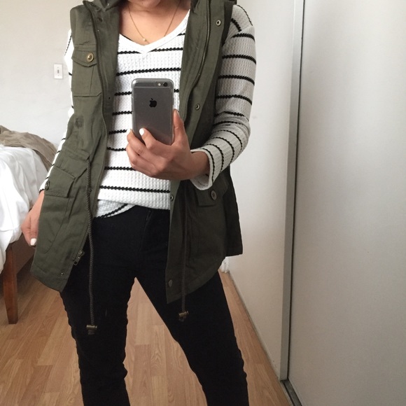 ❗️One left large ❗️NWT Olive green Vest - Picture 6 of 6